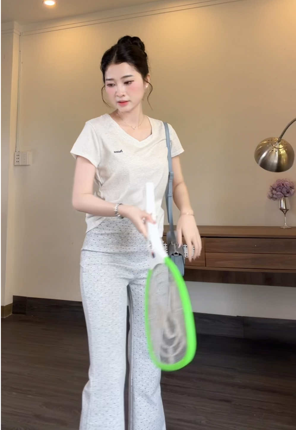 Đang review mà sợ  🐝 chích 🤣