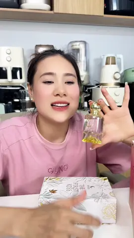 Chai nước hoa quá sang và xịn. #hobichtram 