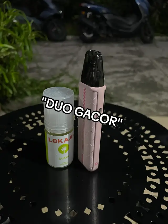 bahan-bahan: -3 buah jambu biji -5 sampai 7 sdm gula pasir -500-1000 ml air mineral cara membuat: 1.Cuci bersih jambu biji, lalu potong-potong sedang dalam blender, masukan jambu, gula pasir dan 500 mlt air minum 2.Blender sampai halus, kemudian tambahkan lagi sisa air(1000 ml) blender lagi sebentar,matikan,kemudian saring 3.Ambil gelas masukan jus jambu secukupnya, tambahkan susu kental manis dan es batu 4.Jus siap disajikan #LokaalLq #LokaalGuava #oxva #wefluence pzdescdd