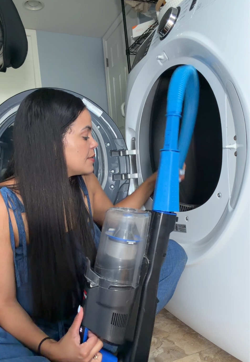 El manual de la secadora lo dice que hay que limpiarla en esa parte lo que pasa es que casi nunca leemos #dryerventcleaning 