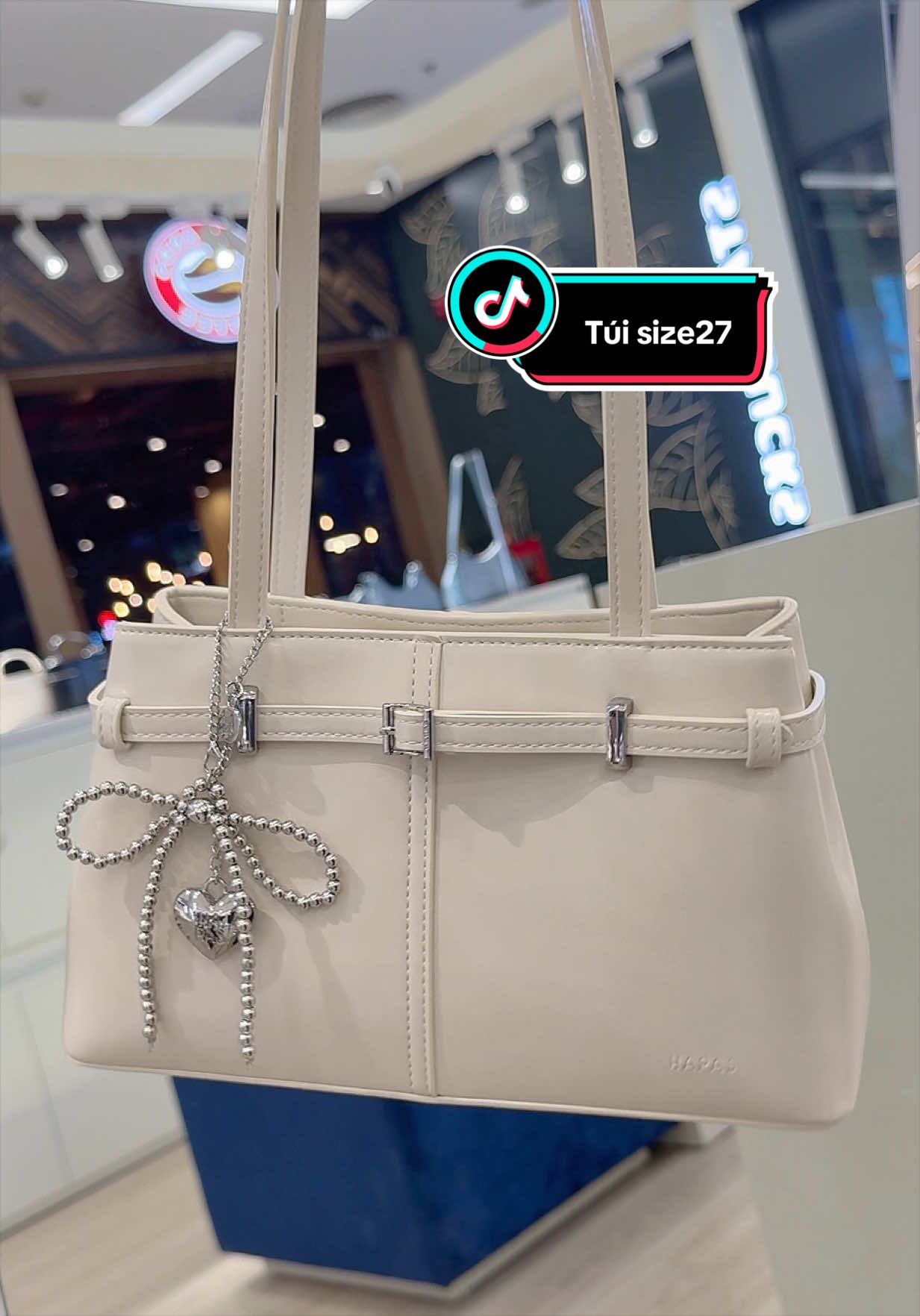 Món quà phù hợp luôn đẹp hơn món quà đắt tiền👜💐 #hapas #tuihapas #tuicongso #quatangnguoiyeu #viraltiktok 