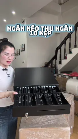 HÀNG VỀ - NGĂN KÉO THU NGÂN 10 KẸP  👉 Giúp quầy thu ngân nhỏ gọn, chia mệnh giá 💵 mặt để dễ thanh toán tiền thừa cho khách, tránh nhầm lẫn, hạn chế thất thoát không đáng có  👉 Kích thước : 45*15*46 Độ bền cao , chất lượng , BH 12 Tháng . #ngankeodungtien #ngankeolon #ngankeo10ngan #canposmaytinhtien #xuhuong 