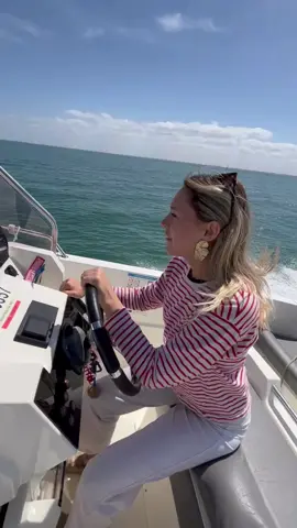 Je suis tellement contente de vous dévoiler mon nouveau projet ! 🚤🤍 et en plus sur l’île de ré !!! #iledere #bateau #permisbateau 