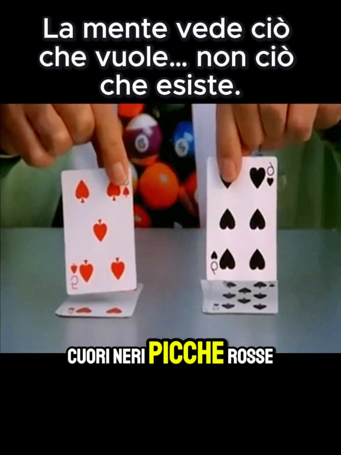 L’illusione delle carte rosse e nere rivela una verità scomoda: la mente ci inganna continuamente. Non vediamo ciò che c’è, ma ciò che vogliamo vedere.  Guarda oltre. Sempre.   #Illusione #MindTrick #Psicologia   illusioni mentali carte, mind trick rosso nero, inganni della mente, psicologia percezione, shorts virali italia