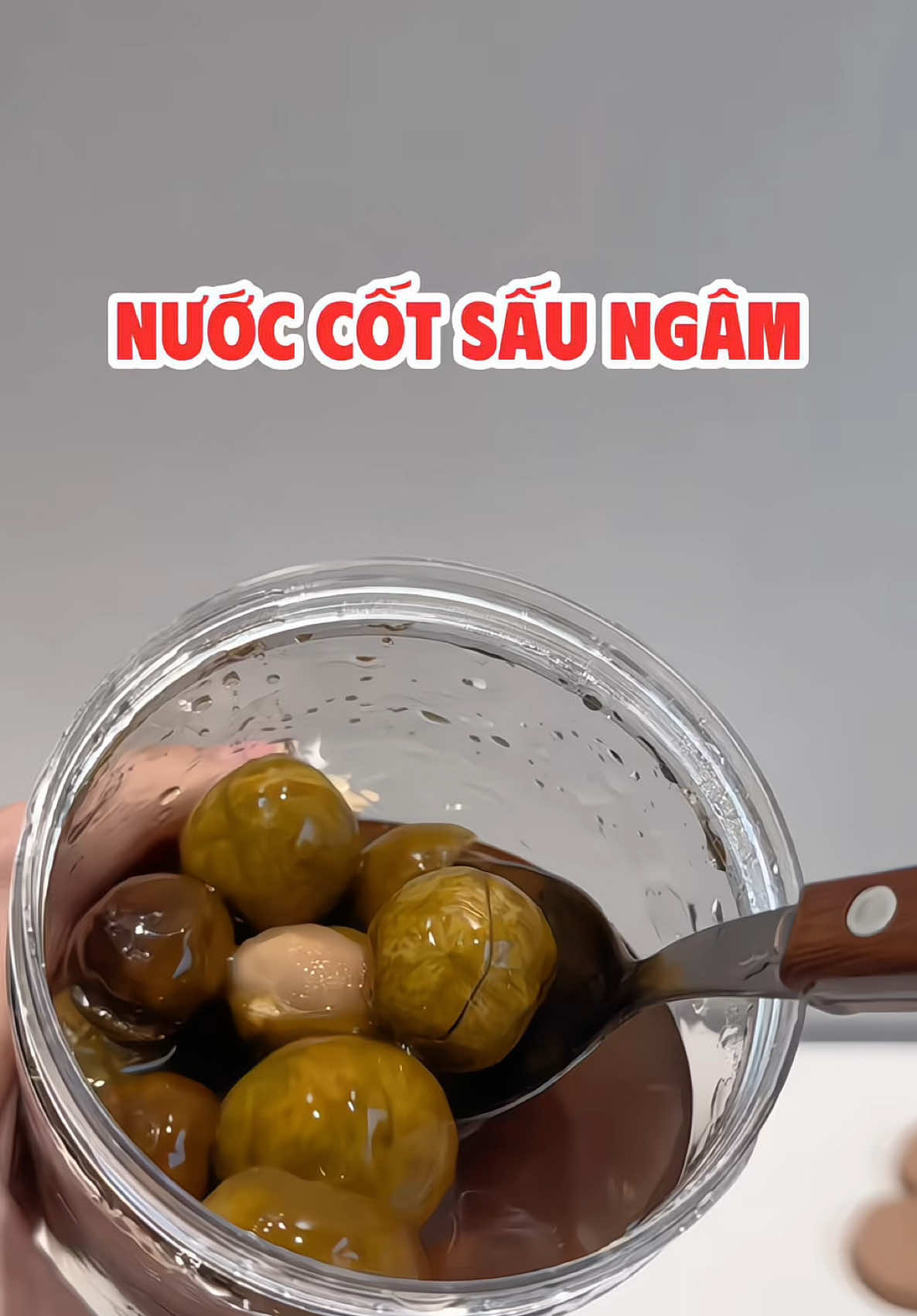 Mùa này trong tủ lạnh lúc nào cũng phải thủ sẵn một hũ sấu ngâm. Đi nắng về làm một cốc, ta nói nó đãaaa.. #nuocsauhanoi #nuocsaungamduong #saungamduonggung #saungamduong #giangdunggi 