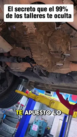 ¿Por qué tu 4x4 da tirones y pierde fuerza al acelerar? 🚨⚙️ Si escuchas un ruido metálico debajo de la camioneta o sientes golpes fuertes al arrancar, no cambies la transmisión a ciegas. El verdadero problema casi siempre es la cadena de la caja de transferencia (transfer case). Con el uso rudo, esta cadena se estira, pierde tensión y empieza a patinar sobre los engranajes, arruinando tu doble tracción. En este video te muestro desde adentro cómo diagnosticamos y reparamos el fallo de raíz para devolverle toda la potencia a tu vehículo. ¡Mecánica precisa para no vaciar tu cartera! 👨‍🔧🔧 👇 Déjame en los comentarios qué camioneta tienes y qué falla exacta le notas para ayudarte. 📌 GUARDA este video para mostrárselo a tu mecánico antes de gastar de más, y COMPÁRTELO con ese amigo que siempre tiene su camioneta en el taller. #MecanicaAutomotriz #CajaDeTransferencia #Falla4x4 #TironesAlAcelerar #TransferCase
