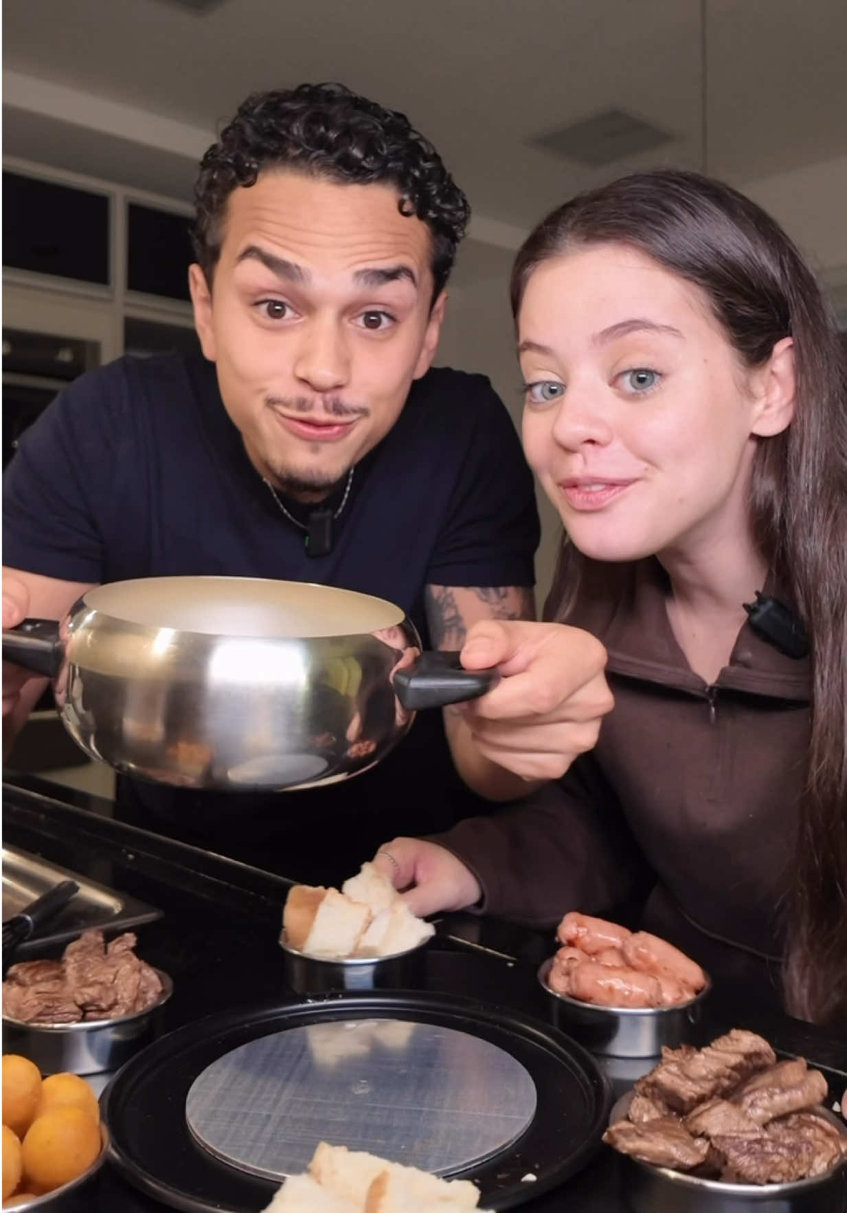 RISOTO X FONDUE 🫣🧀 essa foi nossa janta de dia dos namorados, e a de vocês? escolheram o que?  🧀 @Polenghi  #casal #comida #receitas #diadosnamorados #fondue