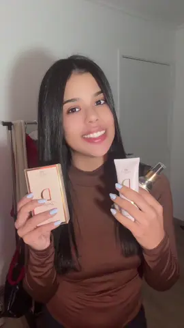 Esse kit de luxo da Amakha Paris contém: bodysplash + perfume + creme hidratante. O combo perfeito para ficar cheirosa, inspirado no La Vie Est Belle 🌸🤍 #tiktokshop #lavieestbelle #amakhaparis #perfume #bodysplash 