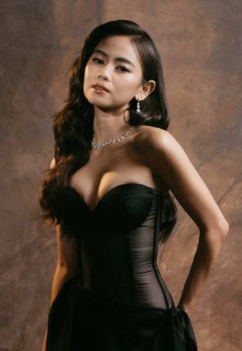 “As one of the industry's rising stars, ASHTINE OLVIGA made a memorable debut at MEGA Ball: Fashion + Film.” Thank you, MEGA 🤗 #ashtineolviga #mega #blackdress #ashdres #ashdresskeepers 