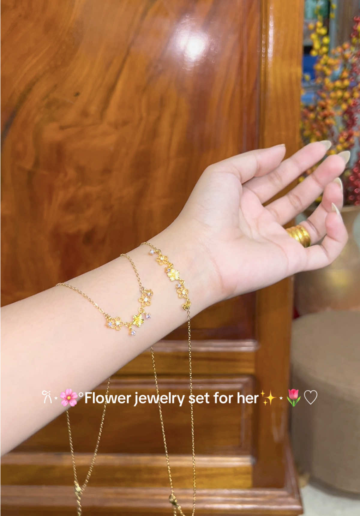 Awww so pretty flower jewelry set😭✨🌷🌸#flowerjewelry #bracelet #viral #mysteryjewelryjarkh #cambodia🇰🇭 