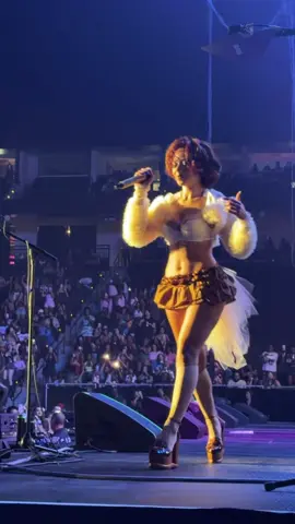 WATCHING @Mariah the Scientist SING LIKE THE RENT DUE #TOURLIFE 