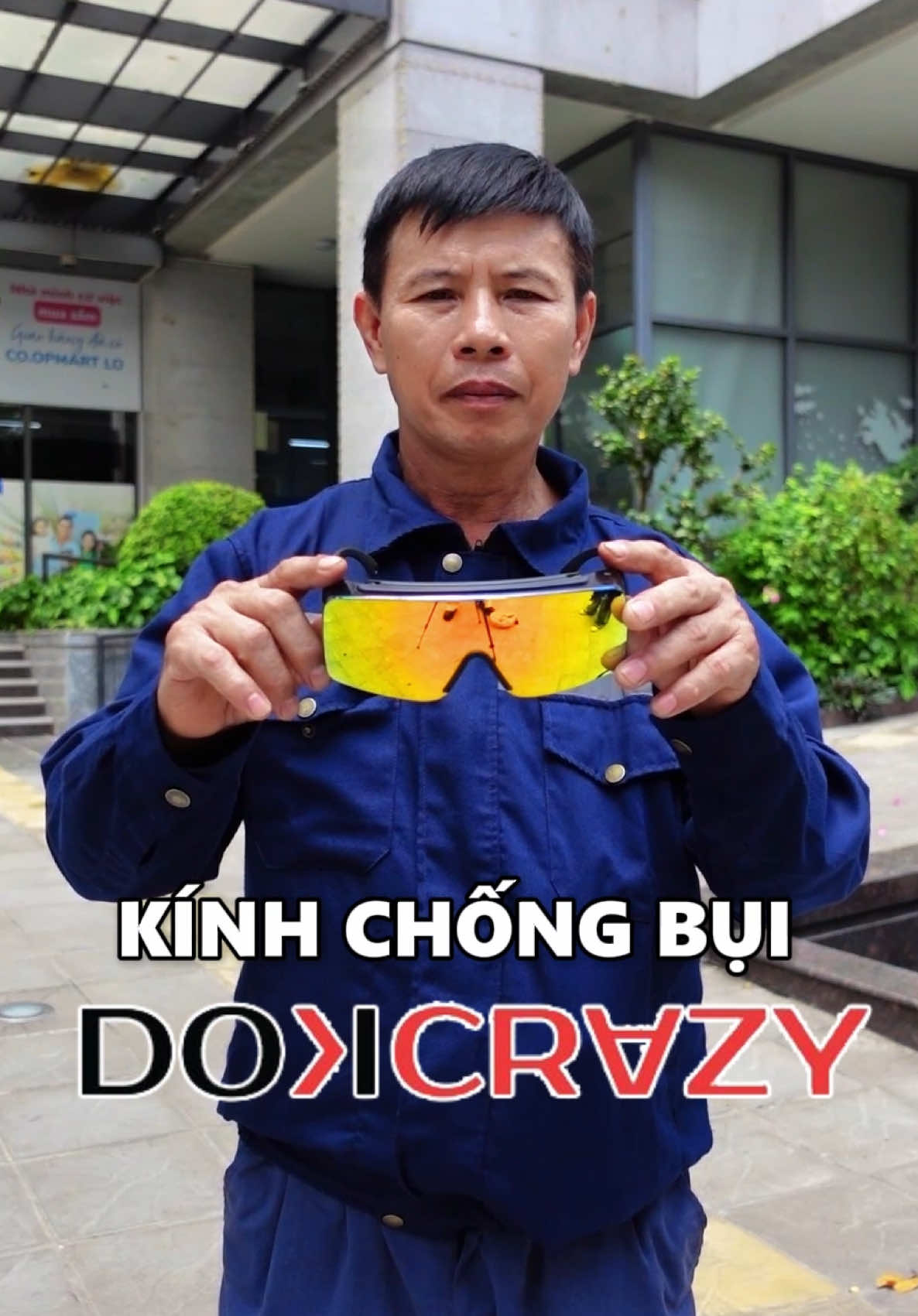 Một chiếc kính cực kì hữu ích cho các bác tài #dokcrazy #kinhmat #kinhchongbui #xeomcongnghe 