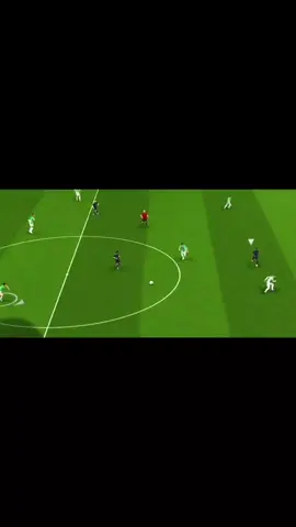 Voici un guide simple et efficace pour le marquage sur eFootball ⚽🔥 🛡️ 1. Reste proche de ton adversaire 👉 Ne lui laisse pas d’espace pour contrôler le ballon 👉 Ajuste ton joueur sans sprinter tout le temps 🎯 2. Utilise le bon timing pour presser 👉 N’appuie pas en continu sur le pressing 👉 Attends qu’il fasse une erreur pour intervenir 🧠 3. Anticipe les passes 👉 Observe ses mouvements 👉 Coupe les lignes de passe au lieu de courir derrière ⚖️ 4. Défends intelligemment (pas toujours agressif) 👉 Contiens ton adversaire 👉 Force-le à aller sur les côtés ⚡ 5. Utilise le second joueur (pressing) 👉 Appelle un coéquipier pour presser 👉 Toi, reste en couverture derrière 🚫 6. Évite les tacles inutiles 👉 Ne glisse pas n’importe quand 👉 Attends le bon moment pour récupérer le ballon 💥 Conclusion : Bon marquage = patience + anticipation + contrôle 🧩 Si tu veux, je peux te donner �⁠les meilleurs réglages défensifs + tactiques pro pour ne plus encaisser de buts 🔒😎 #viralvideos #pourtoiii #fy @DioGo international 🇸🇳🇩🇪 @ɀõõ_ᧁꪖꪑﺃꪀ🎮 