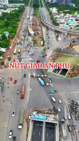3400 tỉ Dự án nút giao An Phú lớn nhất TPHCM được khởi công cuối năm 2022, quy mô 3 tầng với hệ thống cầu vượt và hầm chui hiện đại. Công trình kết nối các trục giao thông huyết mạch gồm cao tốc TPHCM - Long Thành - Dầu Giây, đại lộ Mai Chí Thọ, Lương Định Của, Nguyễn Thị Định và Đồng Văn Cống. Tổng khối lượng thi công toàn dự án đạt khoảng 75%, dự kiến hoàn thành dự án trong quý 4.2026.#batdongsan #quan2 #anphu 