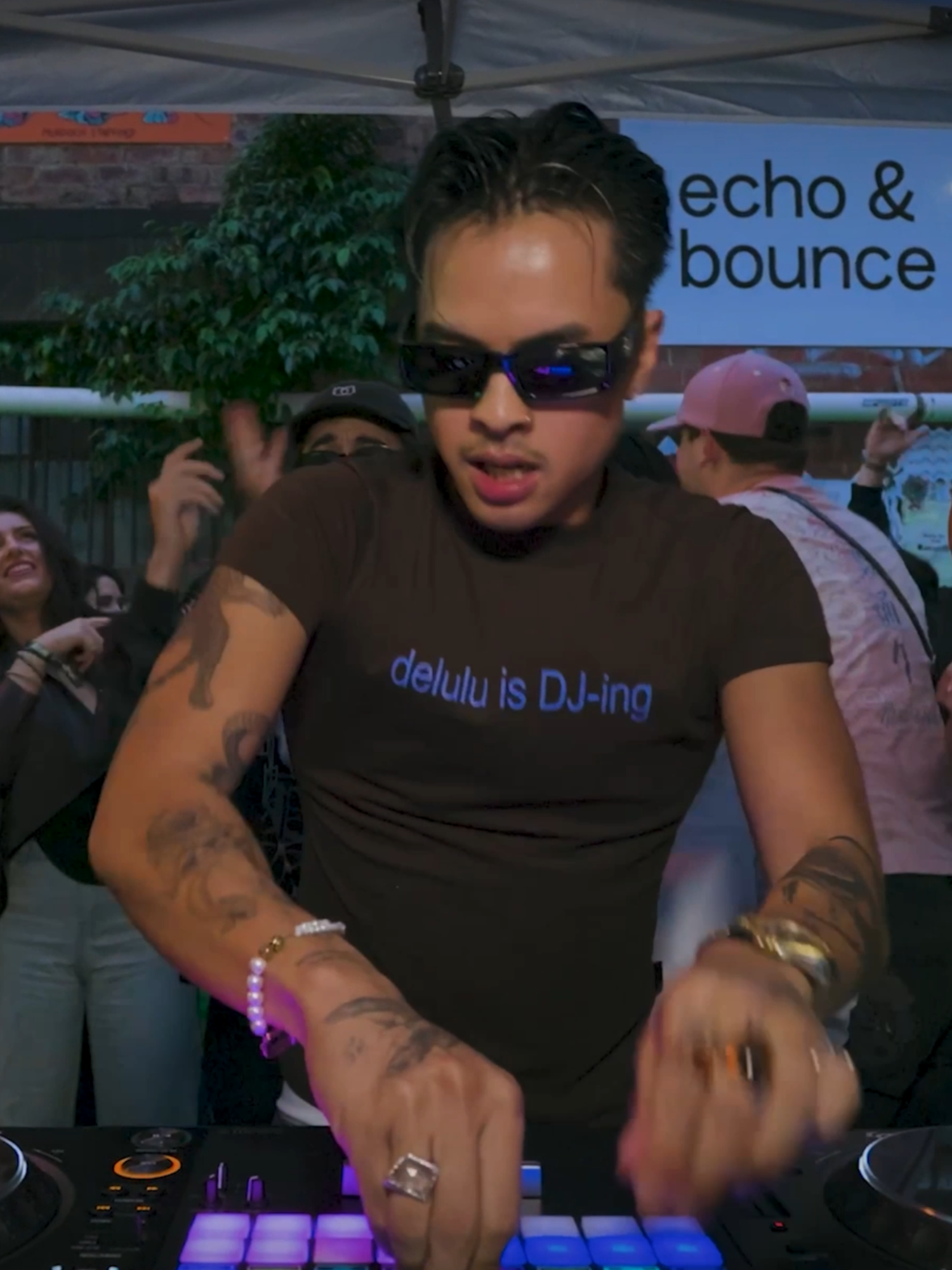 punjabi drop outta nowhere 🫡   @dcrmilda Follow us over on IG (@thefamilytrree.bne) to join our community 🤞🏽  #familytreebne #dayparty  #globalsounds