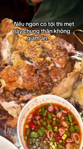 Má lợn nướng mà ngon tới mức định ăn thử vài miếng, cuối cùng ăn sạch mẹt. 🤣🔥 Nước chấm đỉnh của chóp, giòn tan tới miếng cuối cùng. 10/10 nhất định phải thử! #reviewamthuc #foodreview #Foodie #tiktokfood #fyp
