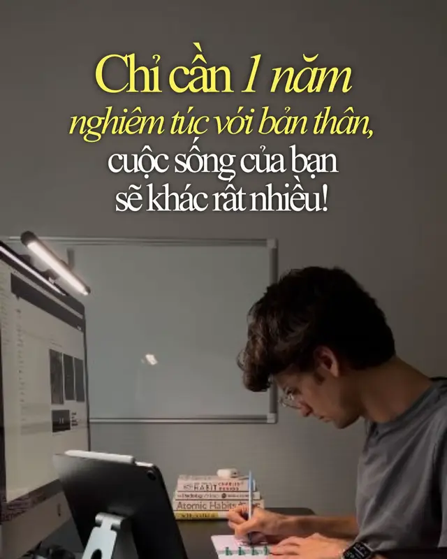 1 năm không phải là khoảng thời gian quá dài. Nhưng đủ để bạn thay đổi sức khỏe, tài chính, tư duy và cả tương lai của mình. Không cần những mục tiêu quá lớn lao. Chỉ cần kiên trì với những thói quen nhỏ mỗi ngày. #phattrienbanthan #nangcapbanthan #kynang #nangsuat #career   
