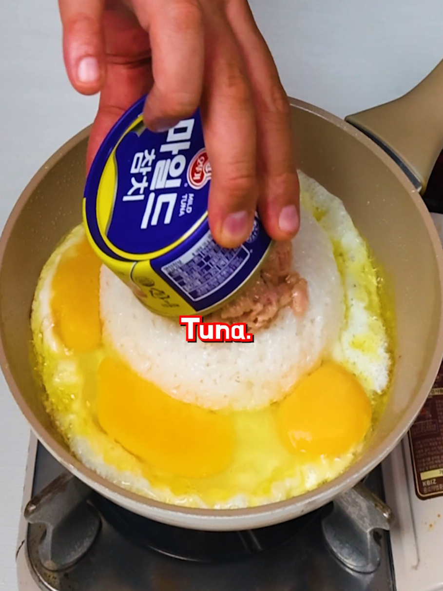 Super Easy Korean Egg Tuna Fried Rice 🍳🐟 #koreanfoodrecipe #koreanfood #viralrecipe #tunarecipe #tuna 