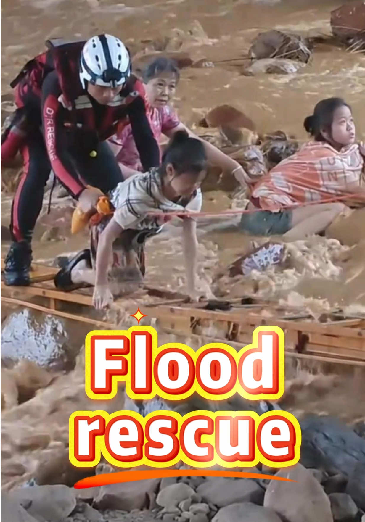 Rescue Amid Floodwaters! Recently, heavy rains have triggered devastating floods across multiple regions including Guizhou and Guangxi in China. Floods are merciless, yet profound humanity and love shine through everywhere in the deluge! 洪水中的救援！近日，中国贵州、广西等多地暴雨成灾，洪水无情，但洪水中处处彰显着人间大爱！#洪水 #Flood #HeavyRain #Rescue #Love 
