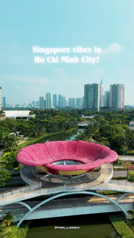 Many people compare parts of Sala Park to Singapore’s Gardens by the Bay 🌿✨ With its futuristic structures, giant Sala flower sculpture, and modern skyline views, it’s easy to see why. Is this the best park in Ho Chi Minh City? 👀 