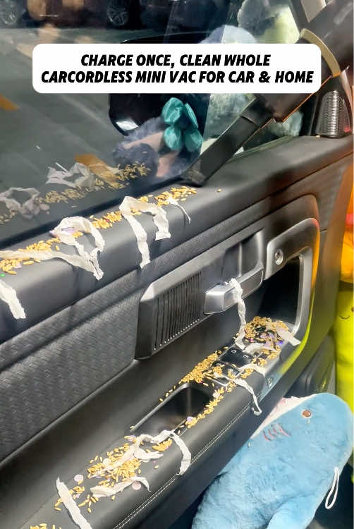 Charge it once, and the whole car will be clean and pressure-free.#carhacks #carvacuum #CleanTok #carlife #WirelessCarVacuum 