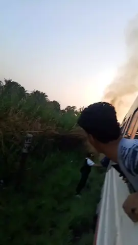 ارجوو من وزير السكه الحديد ورئيس الجمهورية ان يتدخل قطار في هذا الصباح كان هيموت شعب من النااس داخل القطار بسبب هذه الناار ماذا ننتظر لحل تلكا المشاكل كادت النار ان تحرق القطار الحمدلله ربناا سلم ولاكل نرجوو التدخل قطار 1015 الصفحة الرسمية لوزارة الداخلية  AbdelFattah Elsisi - عبد الفتاح السيسي##القطار_والنار_1015