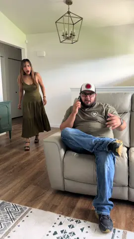 Ella pensó que iva a tener apoyo pero no fue asi @SoyAndreabaca #humor #parejas #comedia 