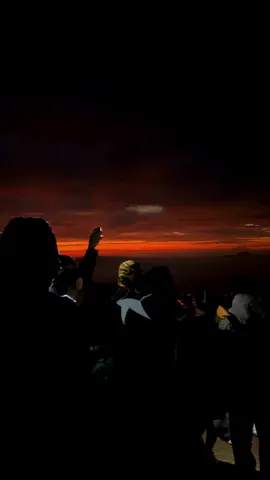 sunrise gunung prau ga pernah gagal 🍃⛰️#kabutgunungid #praumountain 