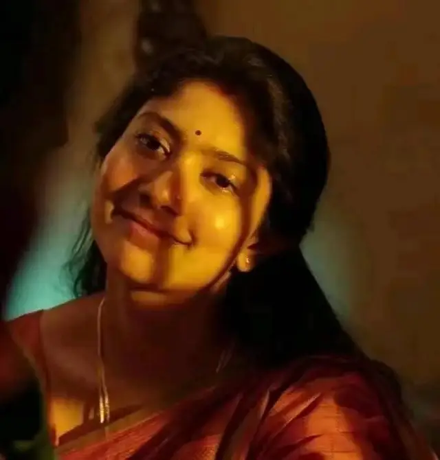 உனக்கான குறுஞ்செய்தி ..  அல்லது அழைப்பு.. இல்லை.. ஏதோ நான் தரவேண்டும் யோசிப்பாய்.. ஆங்கே.. நானாக தரவேண்டும்  என்றும்  உள்ளூர யாசிப்பாய்.. தேவையை தேவையென வேண்டிப் பெறுதலும்  சுகம் தானே.. .. உன்பெயரழைத்து.. உனை அழைத்து  உனை வம்பும் இழுத்து நான் மகிழ்வது போல்  இன்பா!! .. #வறட்டு கௌரவம் காதலில் பிழையே!