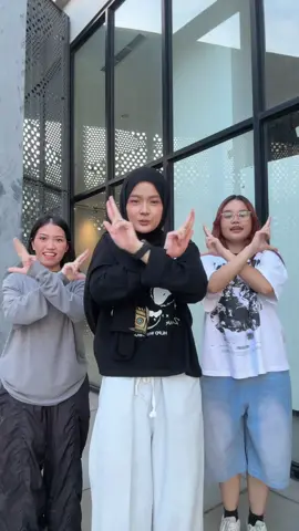 Bugis X Brazil 🇧🇷 berkumpul lah kalian para warga bugis @piyow @jennisalsa  dc by @dian.faustin🇧🇷  #dancetrend #lagubugis #dancechallenge #dctrend 
