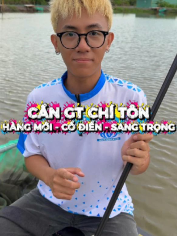 👑🎣 GT Hỏa Chiến Mã Chí Tôn 4m5 - 4.5H Mẫu Hỏa Chiến Mã Chí Tôn mới nhất của GT/Bivi đã chính thức có mặt tại Hoa Gia Thành 👀✨ Trong clip lần này sẽ là phần review nhanh phiên bản 4m5 - 4.5H để anh em tham khảo thực tế về ngoại hình, độ hoàn thiện và cảm giác sử dụng của cây cần 😎🎣 Từ lớp sơn vàng đồng nổi bật cho tới các họa tiết in nổi 3D đầy ấn tượng, Chí Tôn mang một diện mạo vừa sang trọng vừa mạnh mẽ 🏆 Anh em thấy cây Hỏa Chiến Mã Chí Tôn 4m5 - 4.5H này thế nào, cùng xem clip và để lại cảm nhận nha 🐟🔥🎣 #CauCa #Fishing #LearnOnTikTok #DoCauHGT #GT