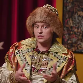 Прохор Шаляпин — российский певец и шоумен. Он прославился не только творчеством, но и громкими скандалами вокруг личной жизни: артист привлекал внимание романами с женщинами значительно старше себя и громкими PR-кампаниями. В последнее время переживает новую волну популярности как блогер и звезда интернет-мемов о «праздной жизни»; #прохоршаляпин #шаляпин