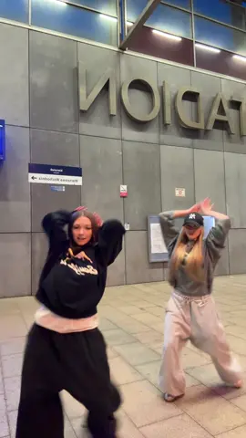 leeets goo w@glow #fypシ #fyp #dancetrend #dance #duo 