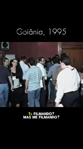 1995, após a aula de encerramento do curso O Eletrocardiograma”, ministrado em Goiânia, o Dr. Enéas Carneiro faz duas considerações finais, dá autógrafos e tira fotos com os seus alunos.  #eneas #anos90 #90s #heaven #brasil