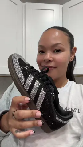 #sambas #dealsforyoudays #womensshoes #womenssneakers #bling 