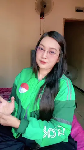 Ayo paakkk 🤣 Dollar sudah mulai menurun tapi potongan nya BELUM TURUN pak 😂🤣 #fyp #ojol #ojolstory #ojolindonesia #grab 