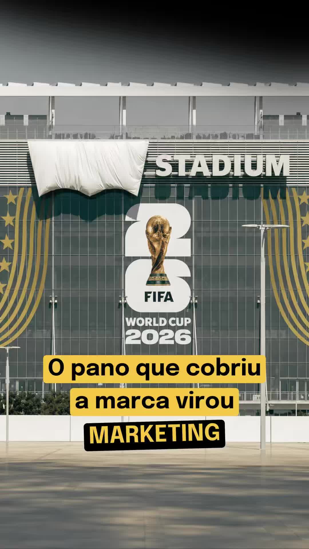 A FIFA tentou esconder a marca da @levis, mas a Levi’s transformou isso em marketing. Durante a Copa do Mundo, o letreiro do Levi’s Stadium precisou ser coberto porque a marca não é patrocinadora oficial do evento. O que parecia um problema virou uma oportunidade. Porque uma marca forte não depende apenas do nome aparecendo e até um pano branco pode virar vitrine. Tudo comunica. Tudo vende. Tudo é vitrine. 🤔 Gostou desse conteúdo? Já curte o vídeo e segue @vitrineperfeita para transformar seu negócio em vitrine para lucrar mais. #vitrineperfeita #tudoévitrine #fifa #levis #copadomundo