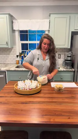 make sure not to turn the cake pop when your marbling, just the mug 