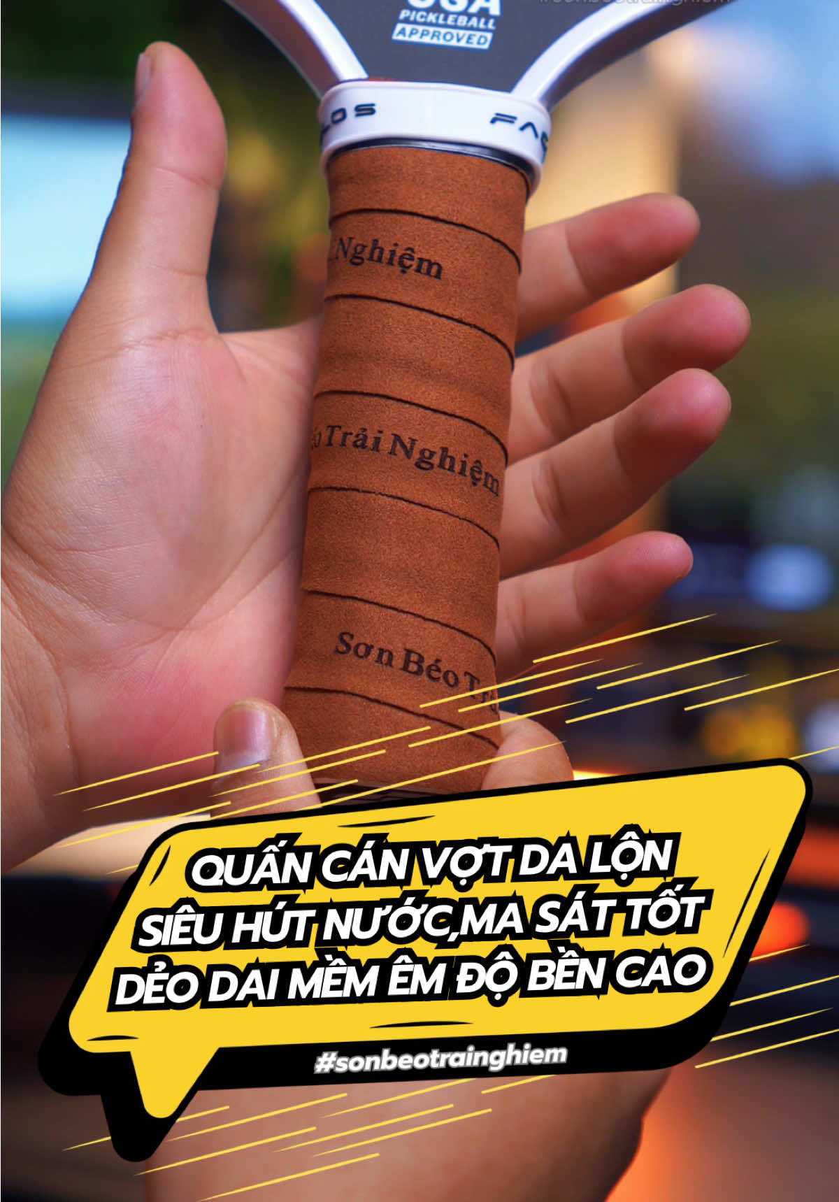 Quấn cán da lộn siêu thấm hút. Có độ nhám độ sần nên ma sát cực kỳ tốt. Dẻo, dai, bền, êm, #sonbeotrainghiem #quancanvotpickleball #quancanvotcaulong #quancanvot 