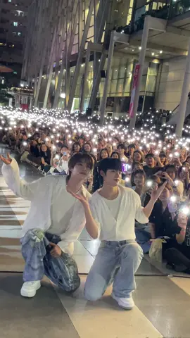 ทะเลดาวสวยงามมากๆ มีน้ำตากับสิ่งนี้ 😭💗 TEETEE POR FANDOM DAY ##รวมพลกับตี๋ตี๋ป๋อที่CTW##TeeTeePor##twnpich##porsuppakarn#centralwOrld