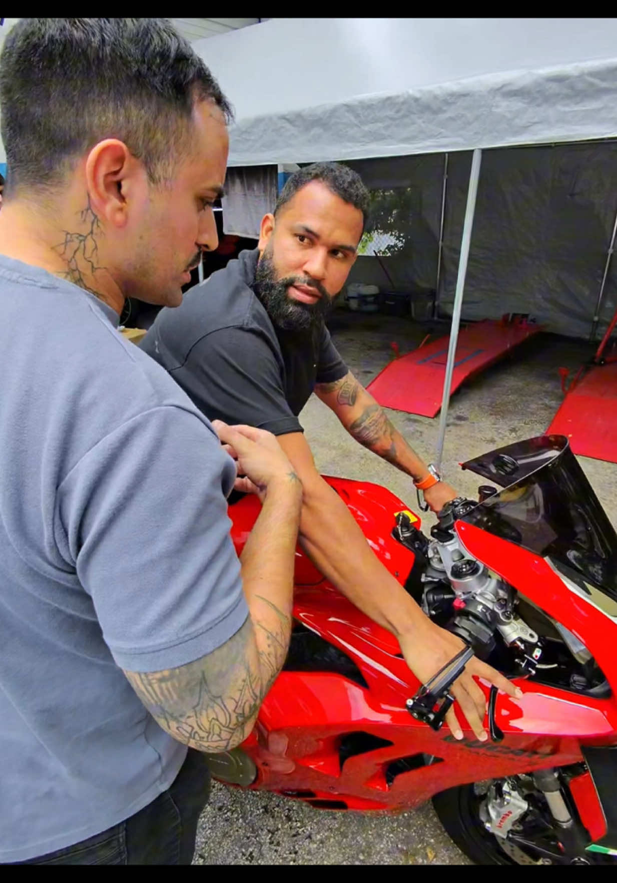 Y se fue la Ducati Panigaleeee! 🏁 #motos #miami #motosdeportivas #sales #ia 