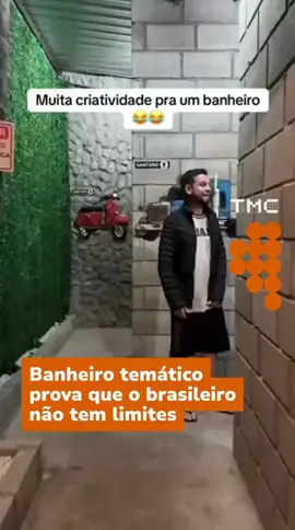 #Viral: QUANDO A CRIATIVIDADE PASSA DA CONTA O brasileiro simplesmente não consegue fazer um banheiro normal. Em Bonito, no Mato Grosso do Sul, um banheiro temático de automóveis e motos chamou atenção pelos detalhes: tem torneira que parece bomba de combustível e até descarga que funciona como acelerador de moto. É aquele tipo de lugar que você entra por necessidade e sai querendo mostrar para todo mundo. Porque quando o assunto é decoração temática, o Brasil não brinca. Ele acelera. 😂🏍️ (📹:  @casalaventureiro.br | @myhoodbr)  📌 Siga @TMCNewsBR para estar sempre bem informado 🟠 TRANSAMÉRICA AGORA É TMC 🟠 #TMCNews #TMCNewsBr
