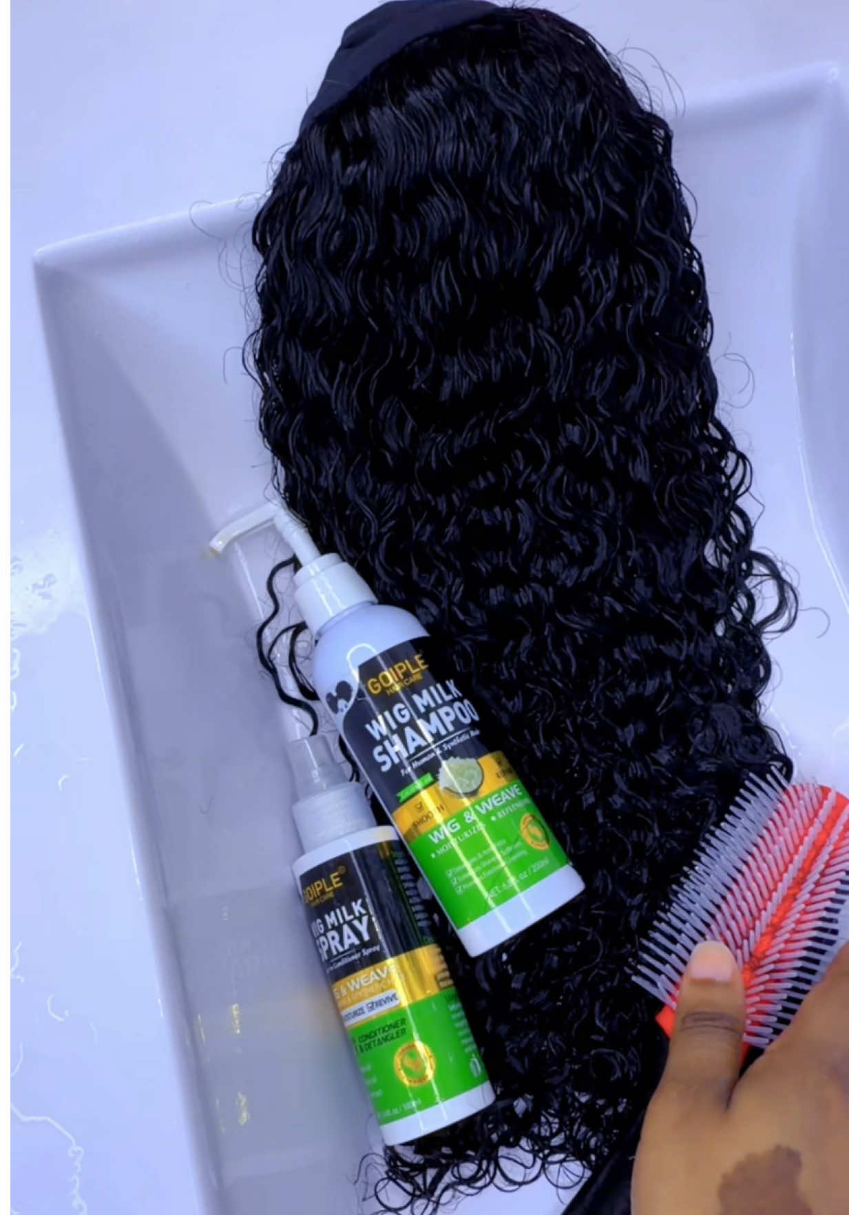 Sets sa se yon maji pou perruques yo retounen menm Jan le yo te fèk achte #wigcare #wigshampoo #wigtok #wiginfluencer #fyp 