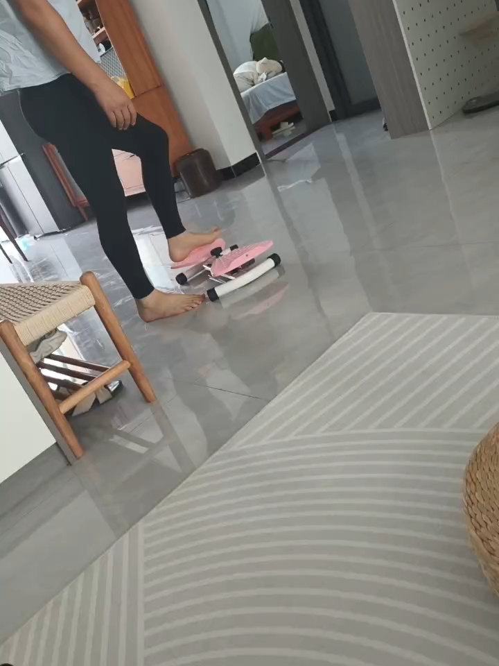 Lightweight and portable, bring it on business trips and travels, never skip workouts away from home.#Waistline #DailyWorkoutPlan #HomeTwistMachine #TwistBoard