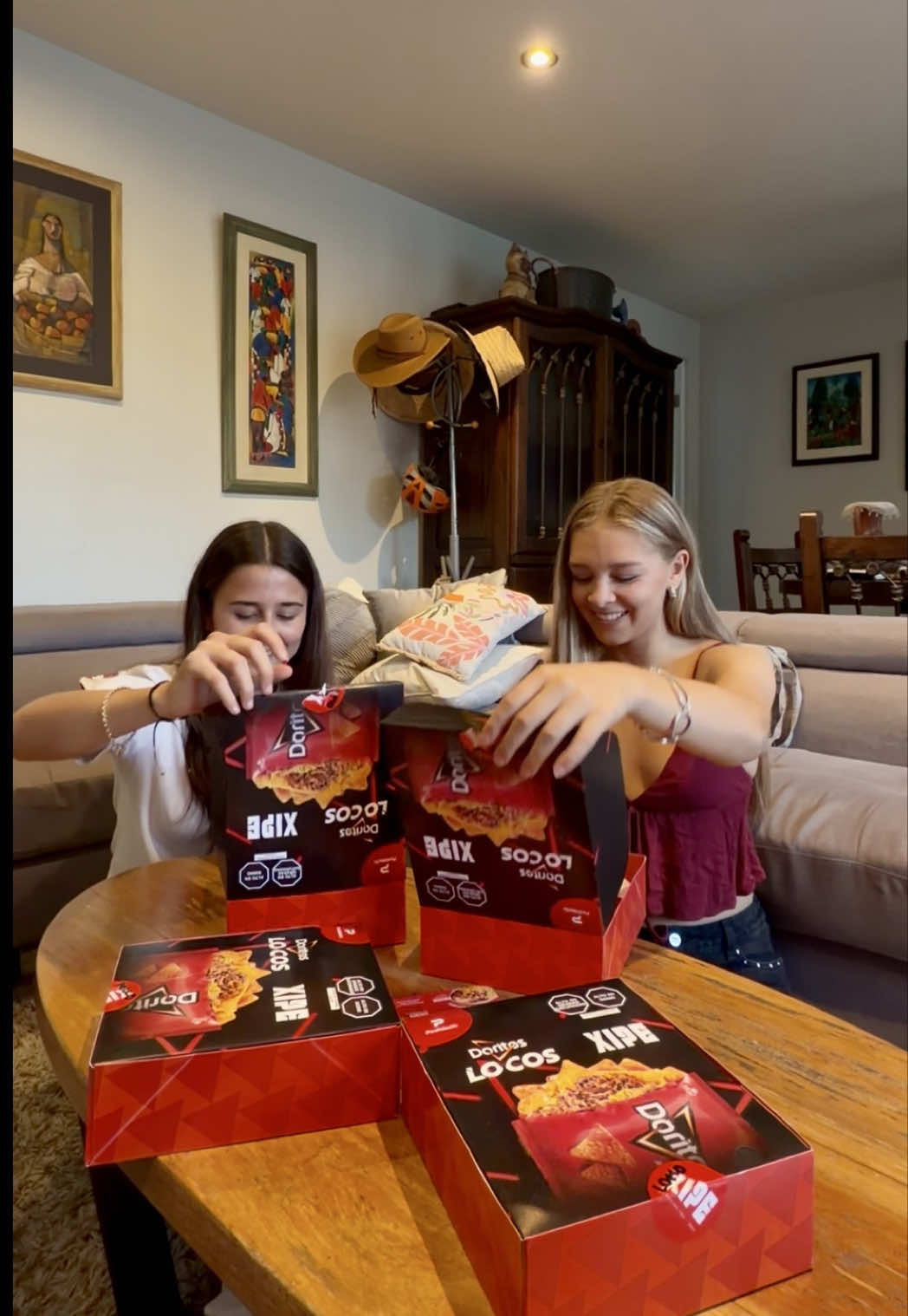 El fútbol se disfruta mejor con buena comida y buena compañía. ⚽️🌮 @XIPE Tex-Mex  Disponible exclusivamente por delivery en PedidosYa. 📦 #xipe #limaperu🇵🇪 #worldcup #Publicidad 