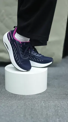 ¿Tres de la tarde y el zapato encogió? ¿Tobillo con marca roja? ¿Dedos entumecidos? ¡El pie crece de pie, el zapato no! Este calzado con microespacio elástico en arco, el pie hinchado la tarde y el zapato se expande, sin apretar, ¡mismo zapato mañana y tarde, pie diferente!#zapato #plantarfasciitis #comfortableshoes #walkingshoes #tiktokdealsforyoudays 