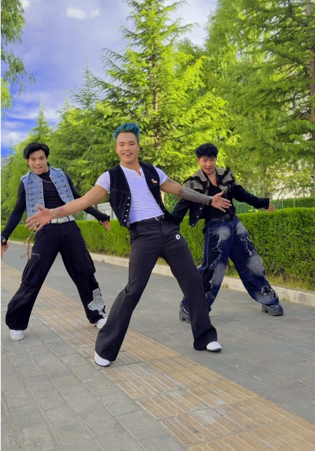 After long time favorite song 🎵 #dance #fypシ #foryou #hindisong #tibet 