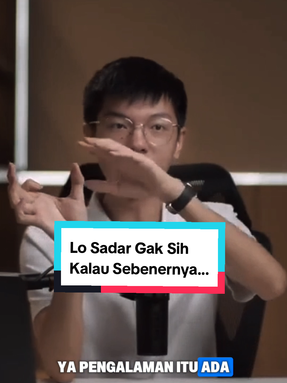 Credit @suliantoindriaputra   Teori 1%, Eksekusi 99%. Lu baca 100 buku bisnis gak akan pernah bisa ngalahin mental lu pas terjun langsung ke lapangan. Berhenti sibuk ngumpulin teori. Kalau mau berkembang, jatah gagal lu itu harus dihabisin lewat aksi nyata, bukan cuma di imajinasi. Don't just plan, execute! ⚡   Full on Youtube: @suliantoindriaputra 🎬 #suliantoindriaputra  #creatorsearchinsights #foryou #crypto #bitcoin 