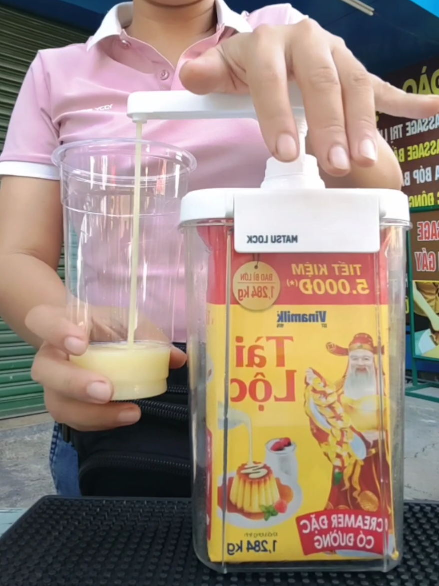 Bình đựng sữa đặc có vòi bơm sữa đặc chuẩn xác 10ml, 20ml vô cùng tiện lợi và sạch sẽ .  #binhdungsuadac #binhdungsuadacphache #dungcuphache #cafemangdi #binhbomsuadac @Mắm Coffe và Tea 🌟 @Mắm Coffe và Tea 🌟 @Mắm Coffe và Tea 🌟 
