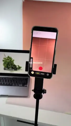 Installation du setup pour un nouveau tournage ✨ Est-ce que vous voulez voir le résultat ? 👀 #ugccreator #behindthescenes #contentcreator #beautycontent 